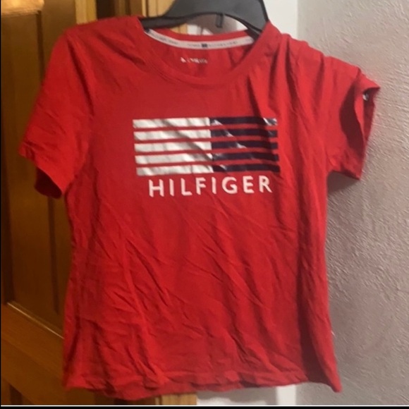 Hello Kitty 5 Piece 2 lil zips+1🎀 carry stufty+lip💋🎂balm+Tommy tee sz8 - Picture 5 of 16